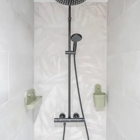 Le Prague - Parking - Disneyland - Balcon * Montévrain